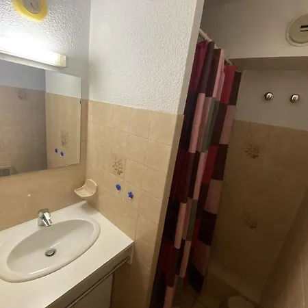 Appartement 4 Pers Au Pied Des Commerces, 450 M Des Pistes - Fr-1-572-256 Arâches